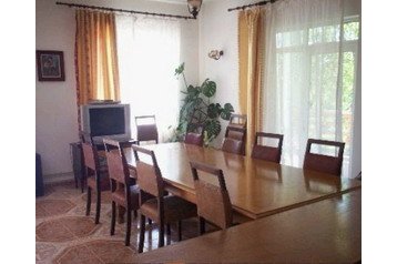 Rumunija Privát Godeni, Eksterijer